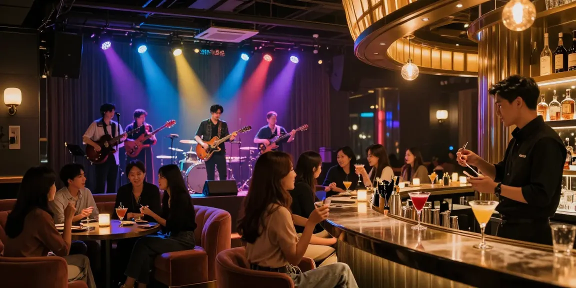 인천쓰리노에서 즐거운 시간을 보내는 친구들, 화려한 조명과 현대적인 바가 있는 분위기 좋은 공간